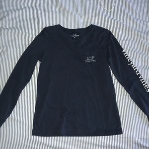 Women’s navy long sleeve Vineyard Vines shirt